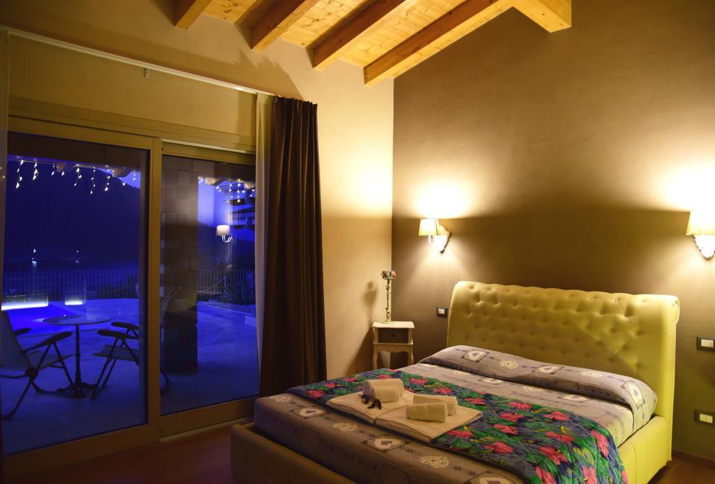 Agriturismo Le Fontane Sale Marasino Pokoj fotografie
